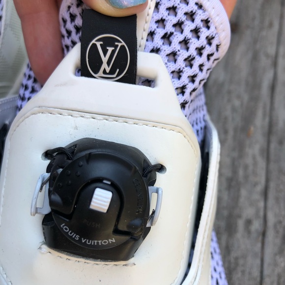 !!SOLD!! LOUIS VUITTON Damier Fuel Power sz 9 1/2 - Picture 6 of 8